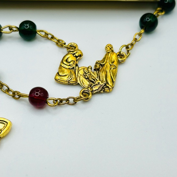 6-item Lot Religious Decor, Framed artwork, Rosary, crucifix Virgin Mary Jesus - Picture 11 of 13